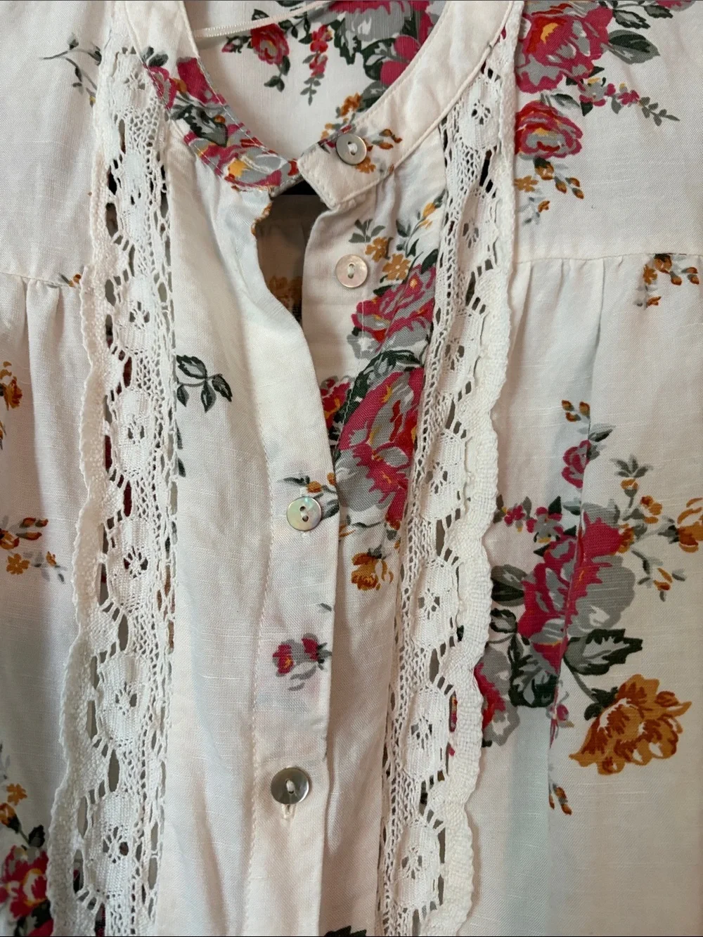 Zara Cream Floral Lace-Trim Button Front Blouse - Pink & Gold Roses Size Meduim - Picture 3 of 9